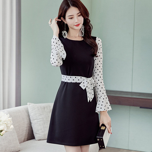 Стилна дамска рокля с лотос ръкави на точки и коланче