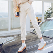 Дамски дънки в бял цвят - тип панталон