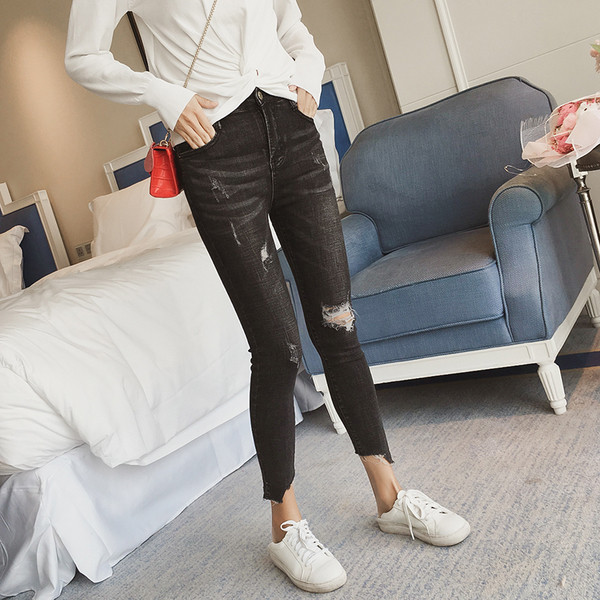 Γυναικεία τζιν με ψηλή  μέση σε σκούρο χρώμα