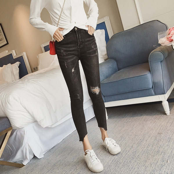 Γυναικεία τζιν με ψηλή  μέση σε σκούρο χρώμα