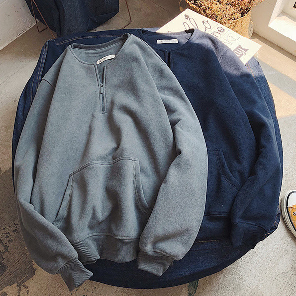 Vastag férfi pulóver O-alakú gallérral és zsebbel, két színben