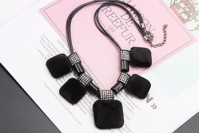 Colier modern de dama in doua culori cu acoperire moale