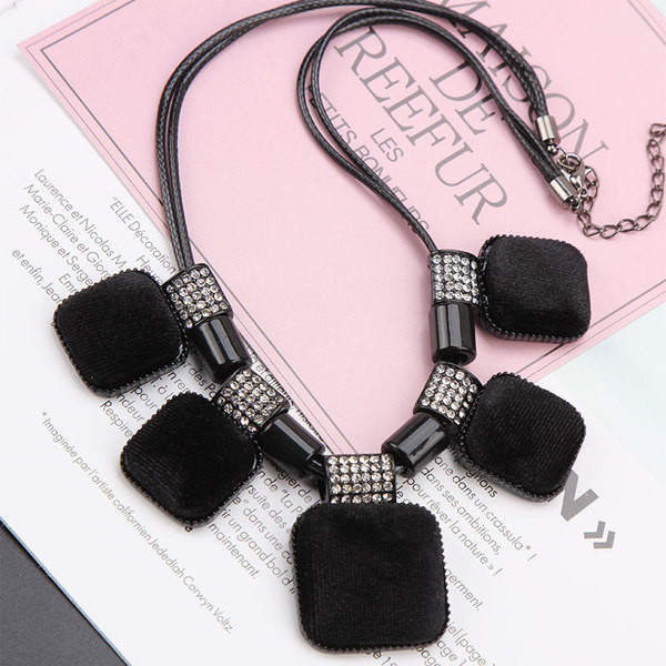 Colier modern de dama in doua culori cu acoperire moale