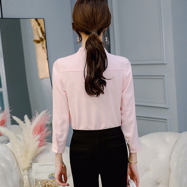 Cămașă de damă cu mâneci lungi și decolteu în V în albastru, roz și alb