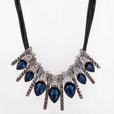 Colier de volum de dama in diferite modele