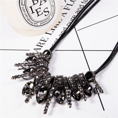 Colier de volum de dama in diferite modele