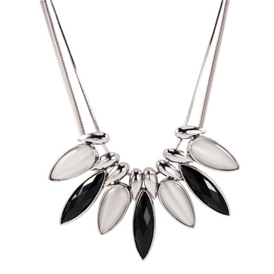 Colier de volum de dama in diferite modele