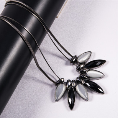 Colier de volum de dama in diferite modele