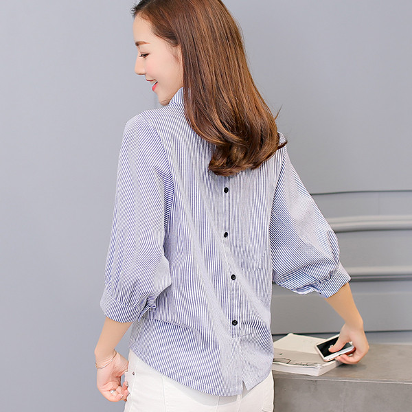 Cămașă de damă cu mâneci lungi în dungi și nasturi la spate