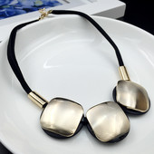 Colier modern de dama cu pietre mari