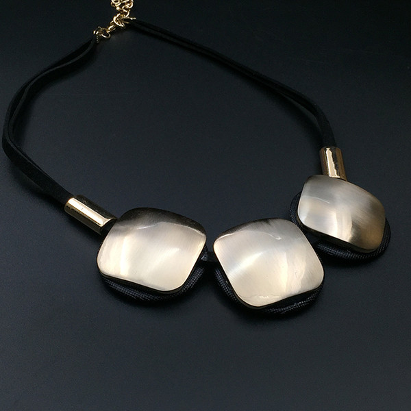 Colier modern de dama cu pietre mari