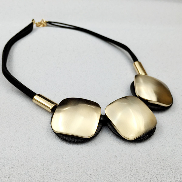 Colier modern de dama cu pietre mari