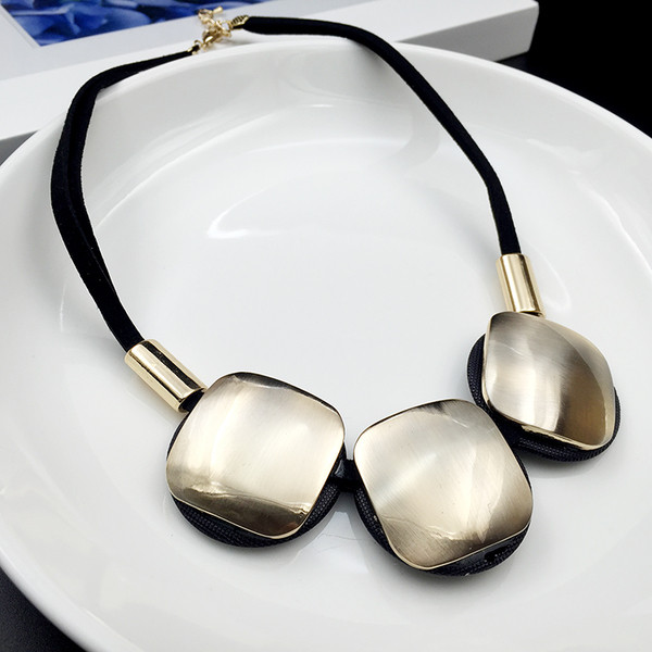 Colier modern de dama cu pietre mari