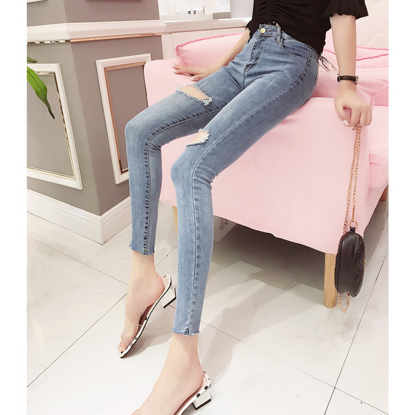 Дамски елегантни дънки с висока талия и накъсани мотиви