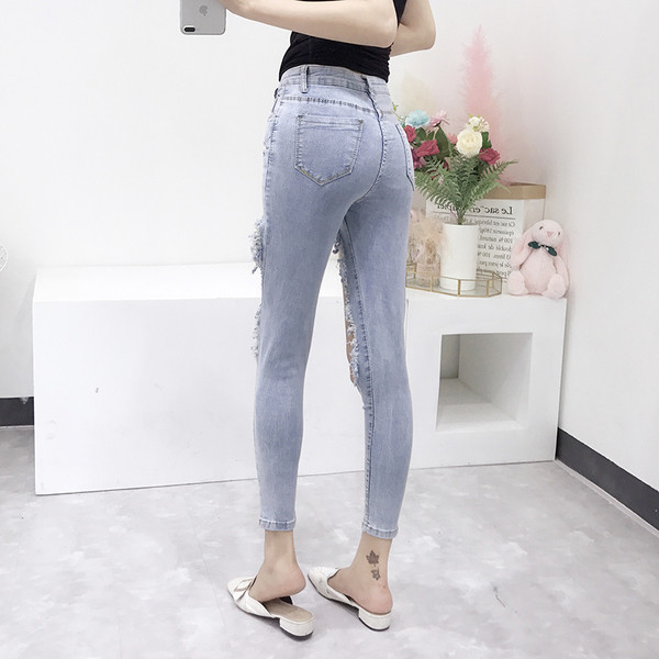 Модерни дамски накъсани дънки с висока талия