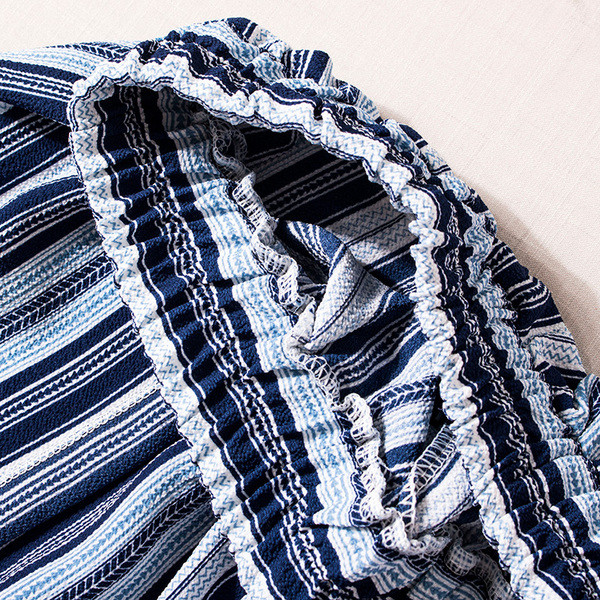 Pantaloni de damă cu dungi în albastru