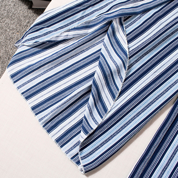 Pantaloni de damă cu dungi în albastru