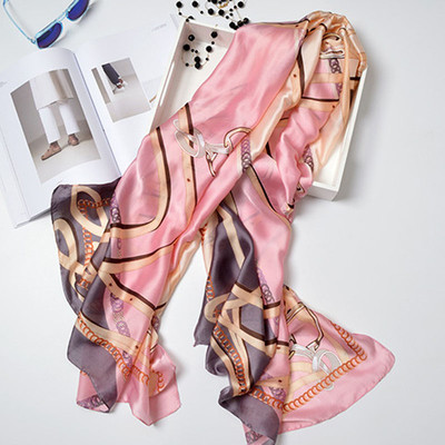 Gyengéd női sál többféle modellben