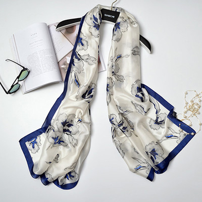 Gyengéd női sál többféle modellben