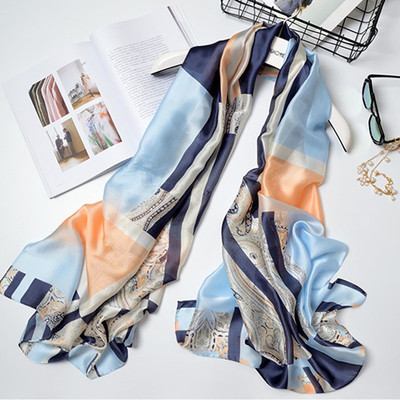 Gyengéd női sál többféle modellben