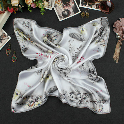 Női kis sál különböző díszítéssel