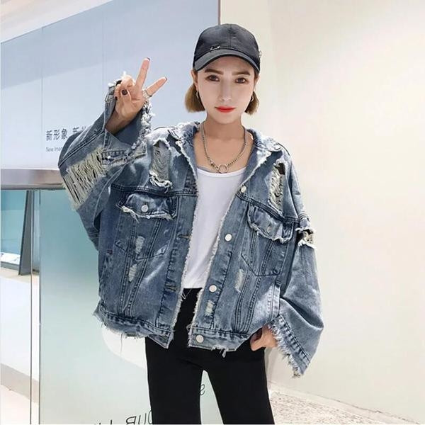 Модерно дамско дънково яке с накъсан ефект