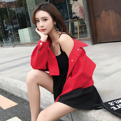 Μοντέρνο γυναικείο μπουφάν με κόκκινο χρώμα
