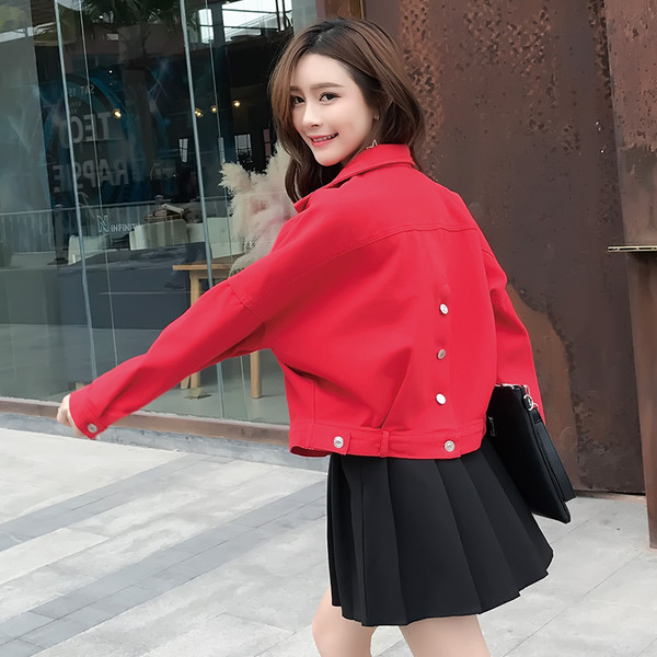 Модерно дамско яке в червен цвят