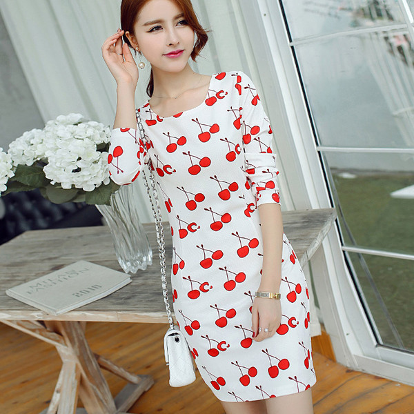 Rochie casual de dama alba, cu aplicatie de cirese