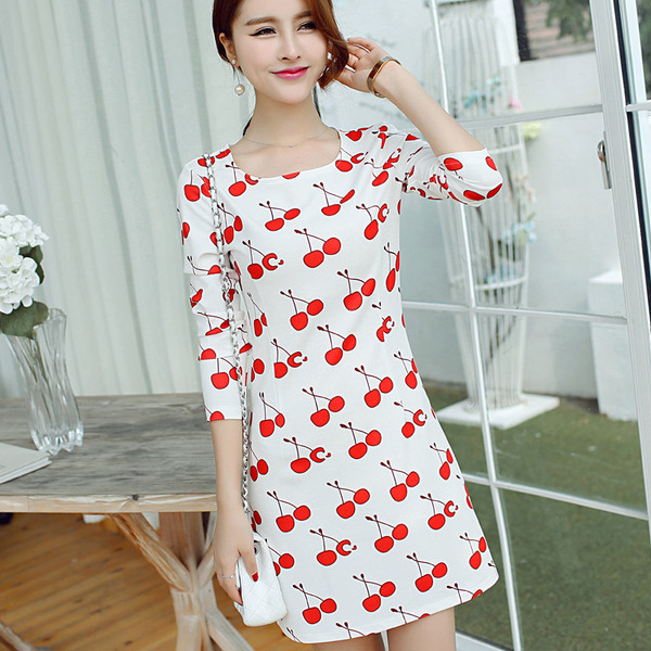 Rochie casual de dama alba, cu aplicatie de cirese