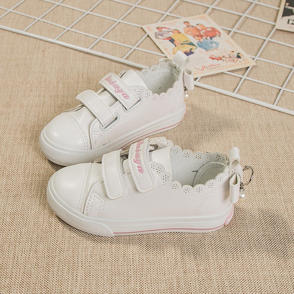 Adidași casual pentru copii pentru o fată cu o panglică și o inscripție în trei culori