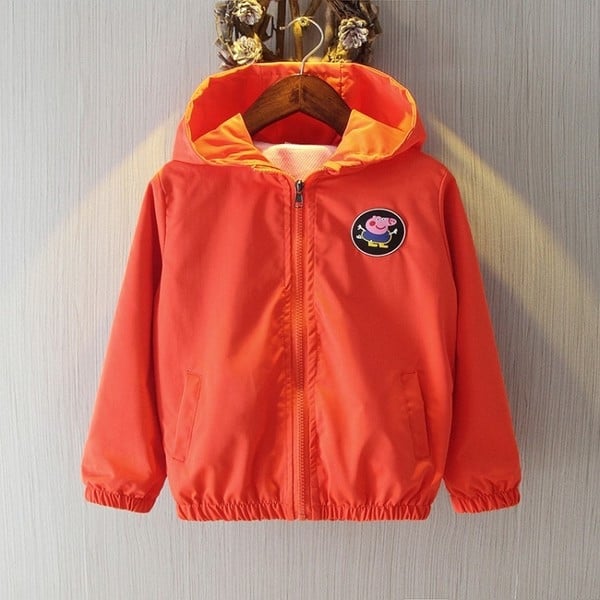 Ежедневно детско яке за момчета с джоб на гърба и цветна апликация в два цвята