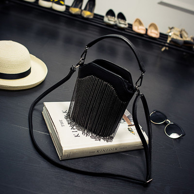 Geanta de dama eleganta din piele ecologica si decor metalic