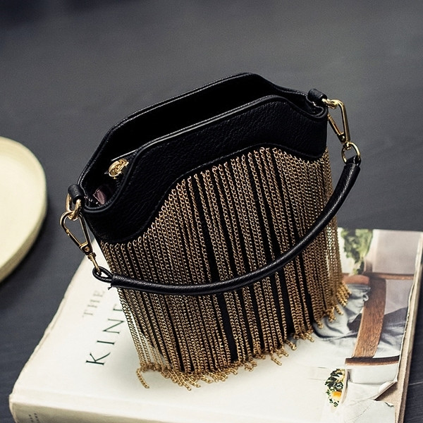 Geanta de dama eleganta din piele ecologica si decor metalic