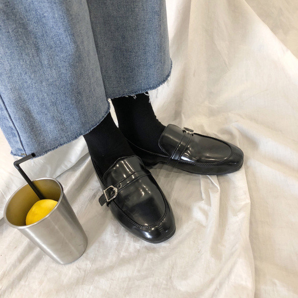 Mocasini retro din piele lăcuită în negru și maro