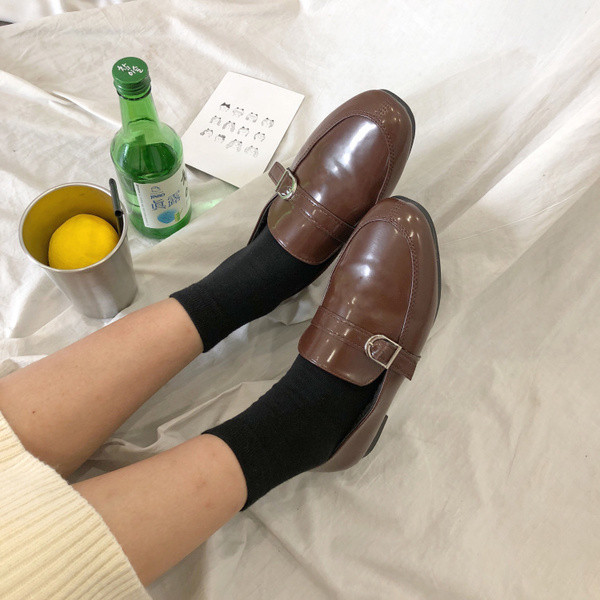 Mocasini retro din piele lăcuită în negru și maro