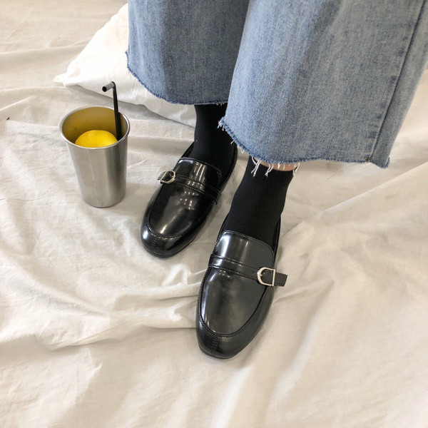 Mocasini retro din piele lăcuită în negru și maro