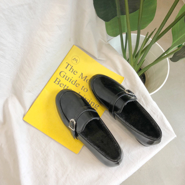 Mocasini retro din piele lăcuită în negru și maro