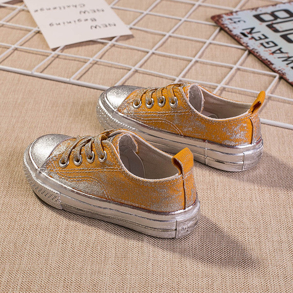 Adidași moderni pentru copii pentru o fată în patru culori