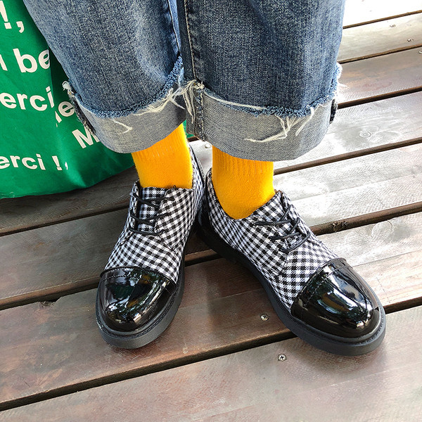 Pantofi retro dama in carouri din imitatie de piele - doua modele