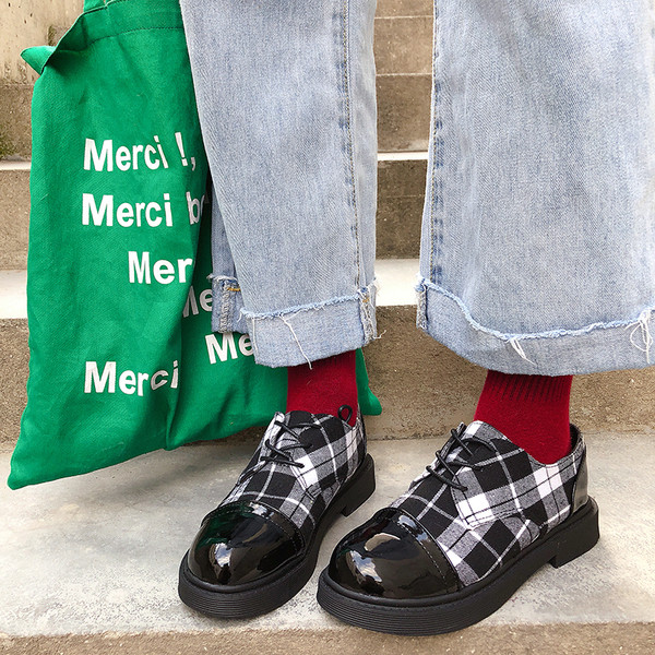 Pantofi retro dama in carouri din imitatie de piele - doua modele