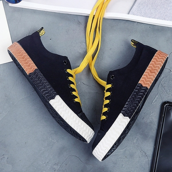 Alkalmi férfi tornacipő két színben