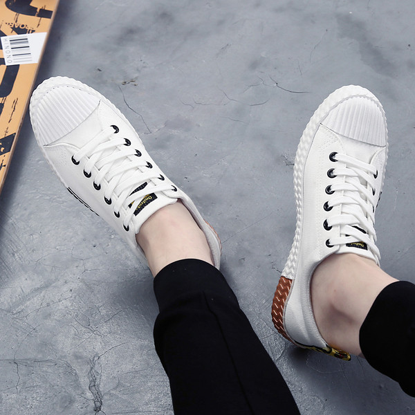 Alkalmi férfi tornacipő két színben