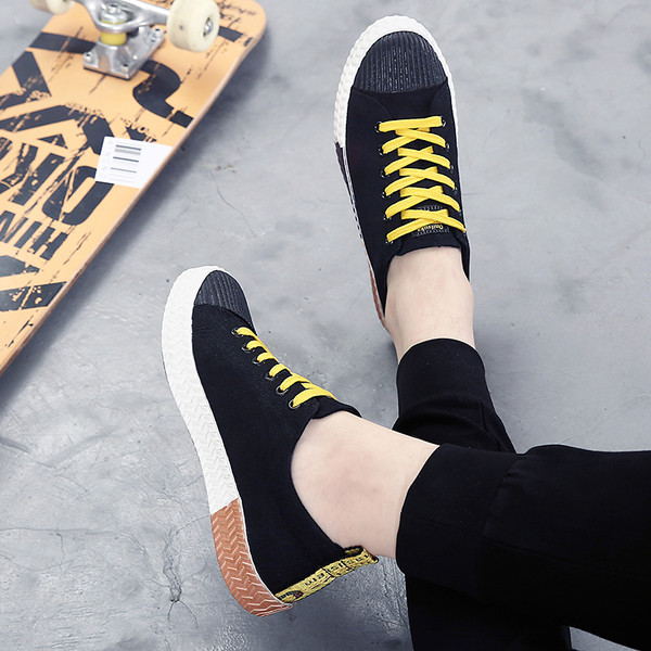 Alkalmi férfi tornacipő két színben