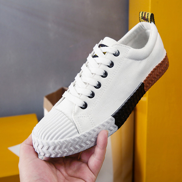 Alkalmi férfi tornacipő két színben