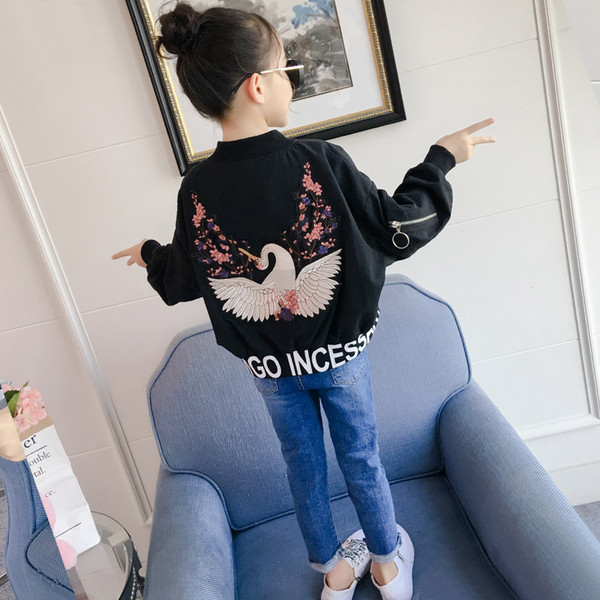 Geaca actuala pentru copii pentru fete cu broderie colorata pe spate in negru si rosu