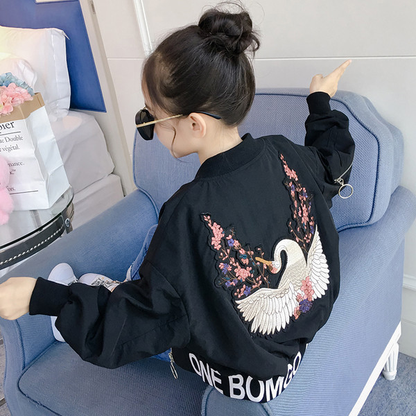 Geaca actuala pentru copii pentru fete cu broderie colorata pe spate in negru si rosu