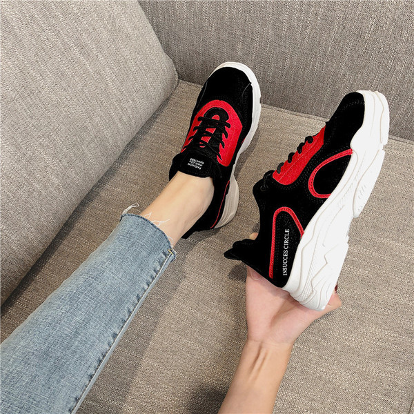 Modern női tornacipő könnyű platformmal - két színben