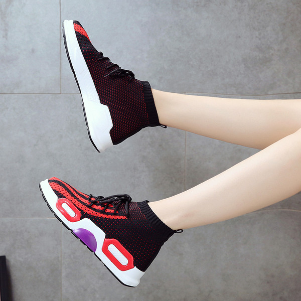 Μοντέρνα γυναικεία αθλητικά παπούτσια  σε δύο χρώματα