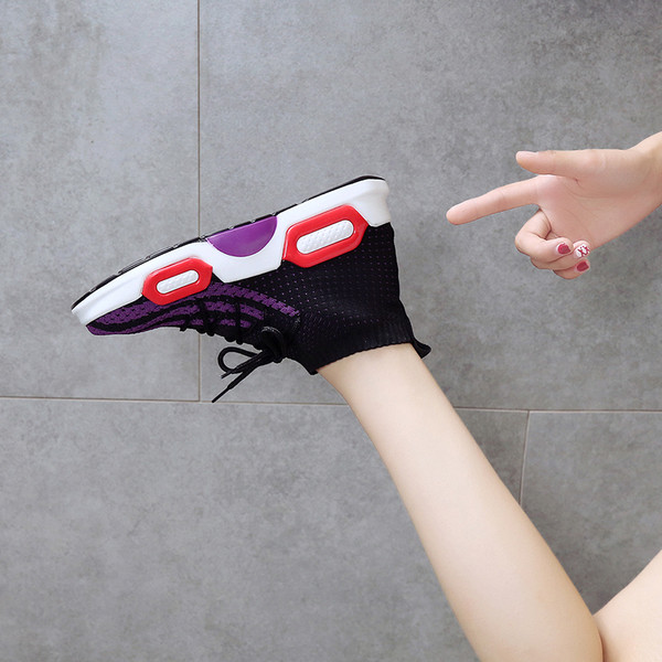 Μοντέρνα γυναικεία αθλητικά παπούτσια  σε δύο χρώματα